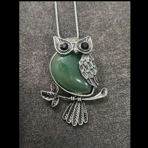 Aventurine Crystal Owl Necklace - Picture 1 of 2